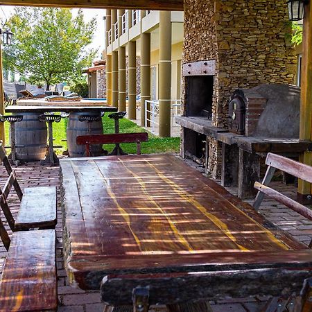 Chaglasian Wine & Suites Сан Рафаел Екстериор снимка