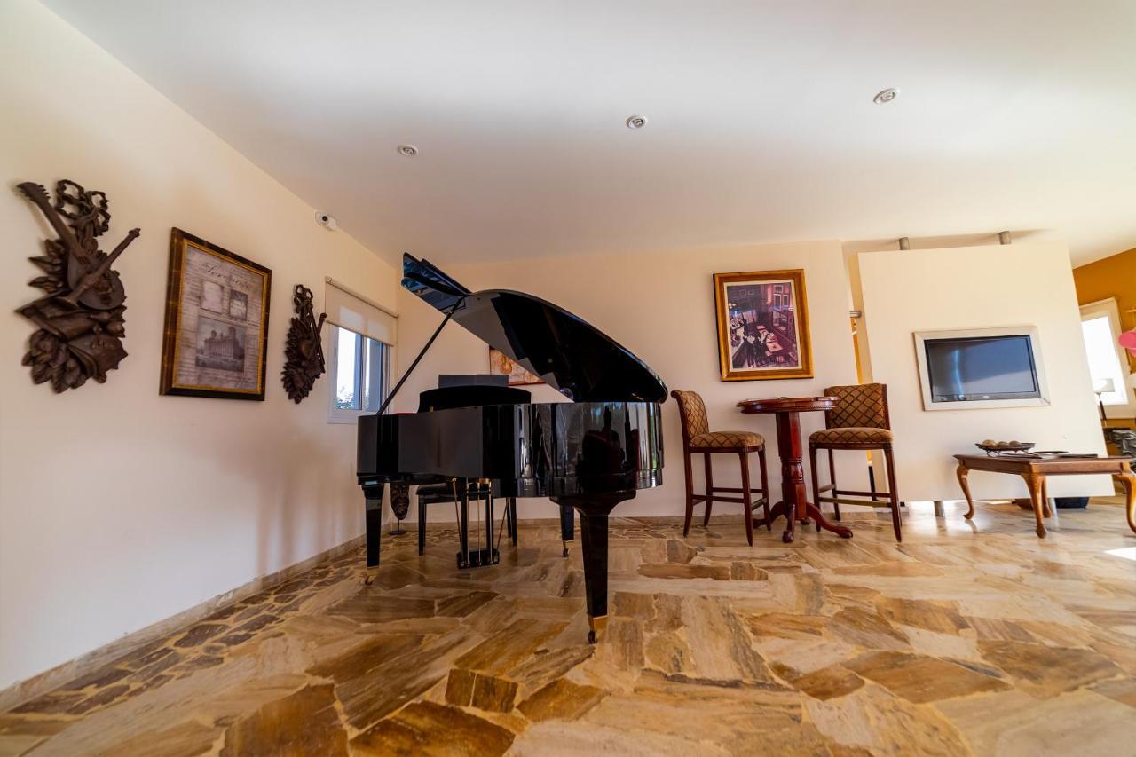 Chaglasian Wine & Suites Сан Рафаел Екстериор снимка