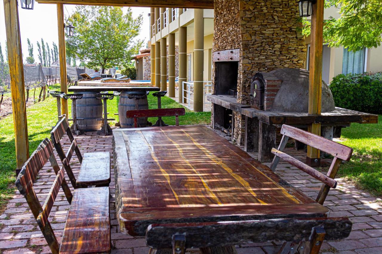 Chaglasian Wine & Suites Сан Рафаел Екстериор снимка