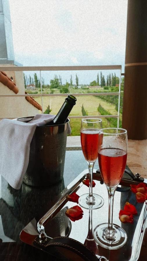 Chaglasian Wine & Suites Сан Рафаел Екстериор снимка