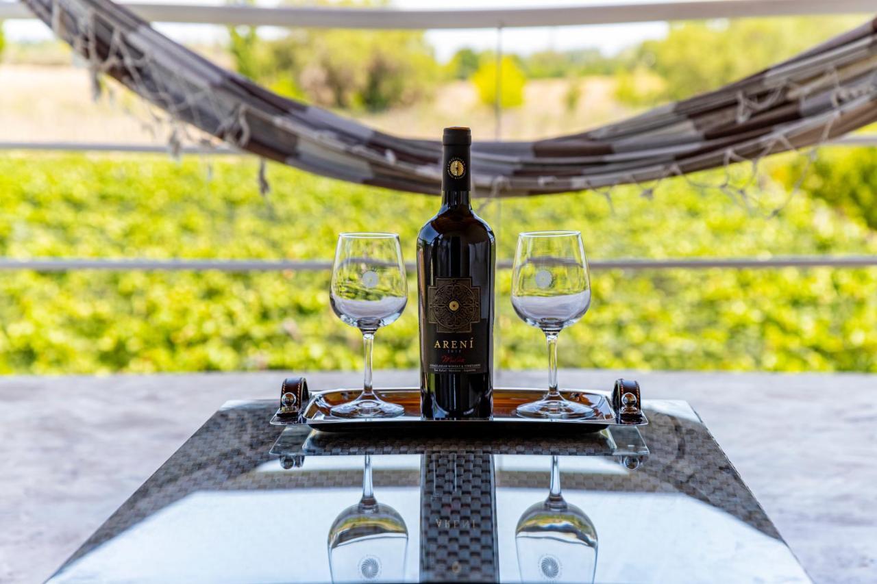Chaglasian Wine & Suites Сан Рафаел Екстериор снимка