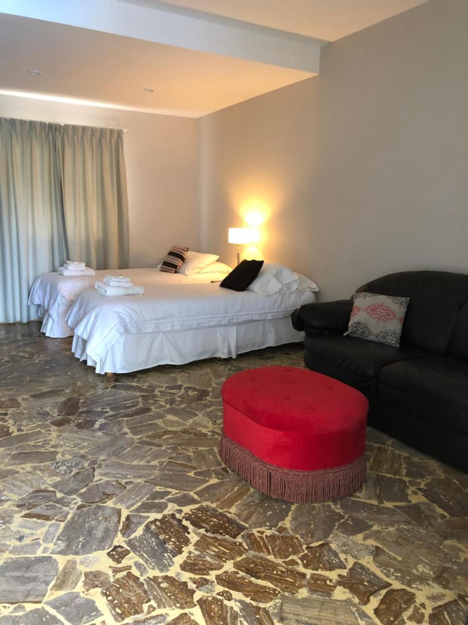Chaglasian Wine & Suites Сан Рафаел Екстериор снимка
